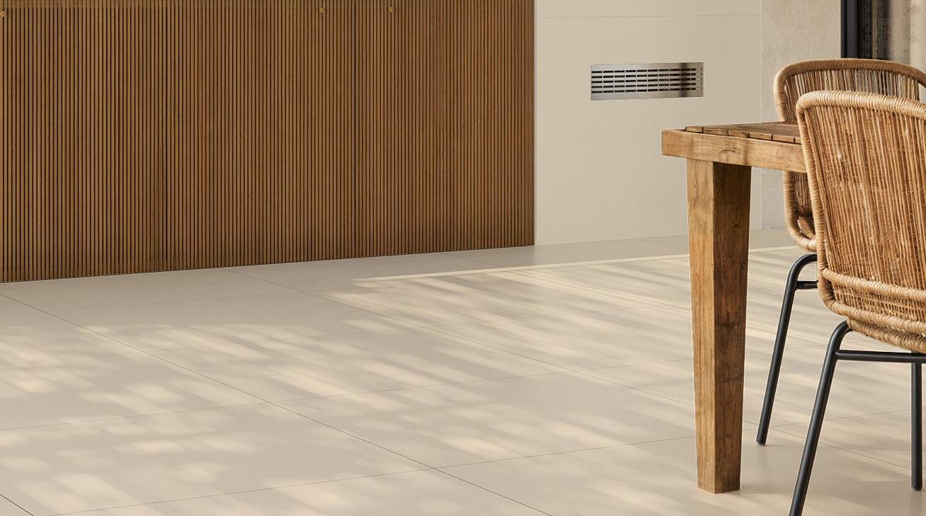 EMBRAMACO PORCELANATO 83 X 83 TROY BEGE PLUS 83069 (CAIXA COM 2,73MT)